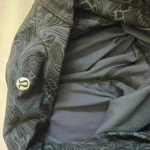 Women’s Lululemon Train Times Crop 17” Size 6 Nouveau Mach Blue Black - Picture 4 of 10